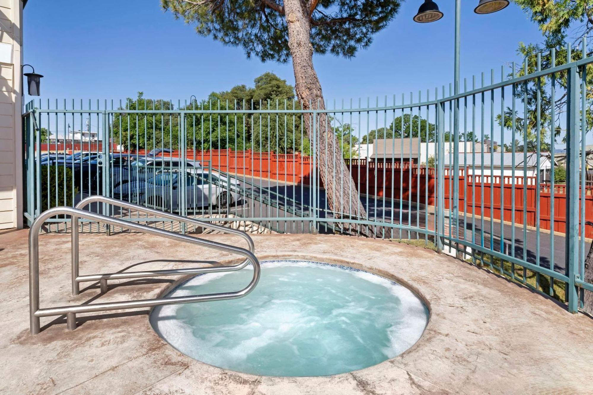 Best Western Cedar Inn & Suites Angels Camp Eksteriør bilde