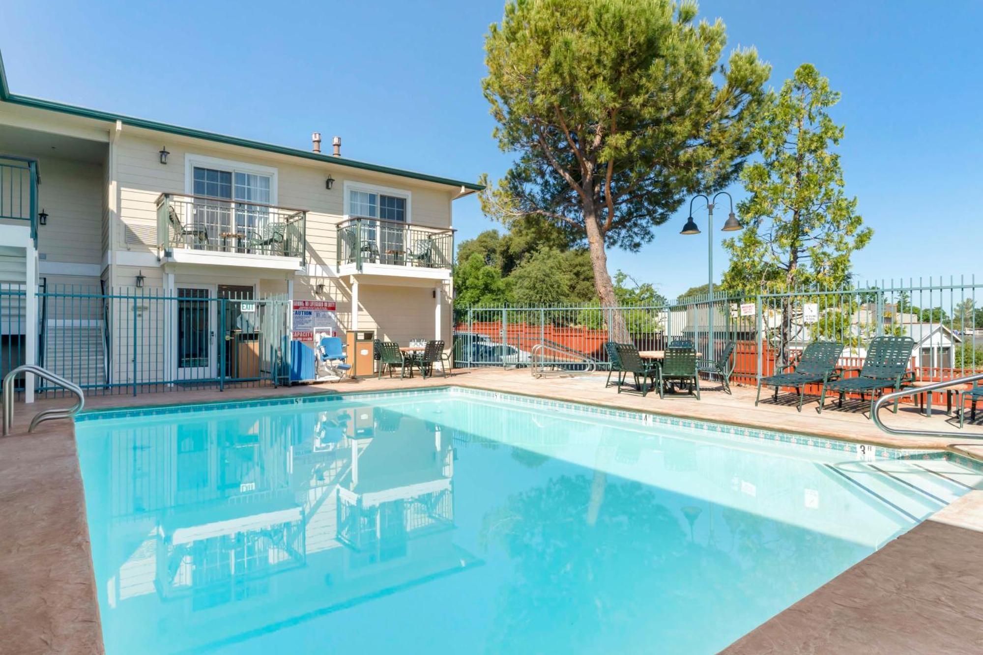 Best Western Cedar Inn & Suites Angels Camp Eksteriør bilde